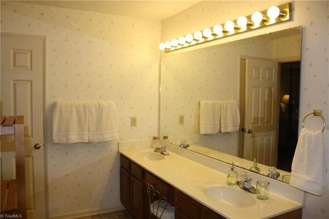 629 Fieldale Pl, High Point, NC 27265 photo 15