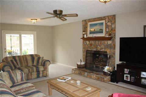 629 Fieldale Pl, High Point, NC 27265 photo 3