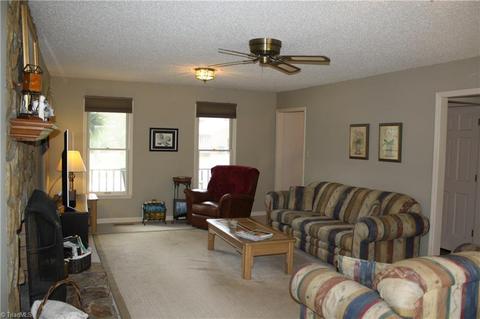 629 Fieldale Pl, High Point, NC 27265 photo 4