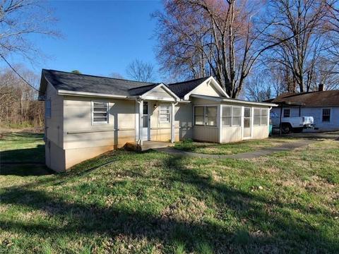 6049 Stadium Dr, Clemmons, NC 27012 photo 1