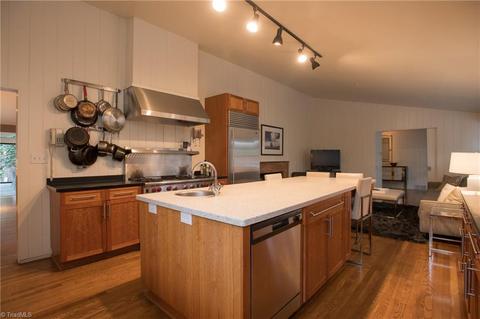 402 Shadow Valley Rd, High Point, NC 27262 photo 14