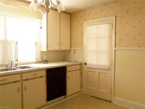 1005 Burton Ave, High Point, NC 27265 photo 4