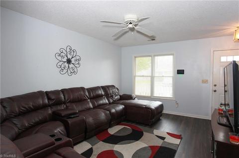 1414 Bailey Cir, High Point, NC 27262 photo 3