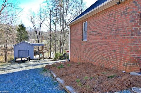 264 Mountain Shore Dr, Denton, NC 27239 photo 2