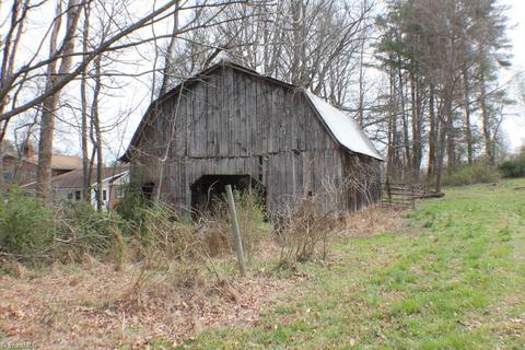 711 N Main St, Dobson, NC 27017 photo 30