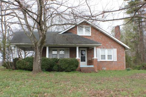 711 N Main St, Dobson, NC 27017 photo 2