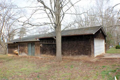 711 N Main St, Dobson, NC 27017 photo 6
