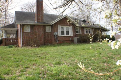 711 N Main St, Dobson, NC 27017 photo 3
