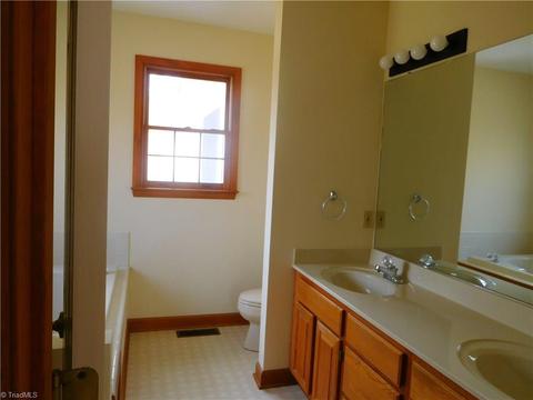 5273 Bridge Pointe Dr, Clemmons, NC 27012 photo 10