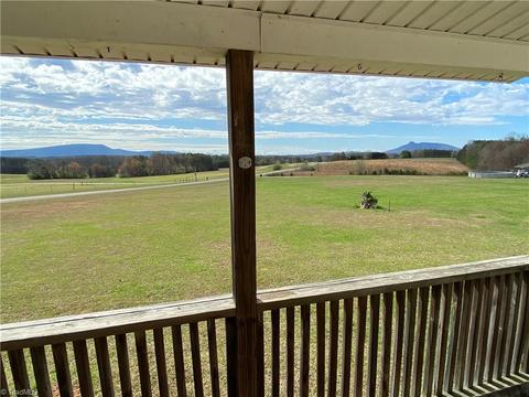 5035 Mcdaniel Rd, Pilot Mountain, NC 27041 photo 4