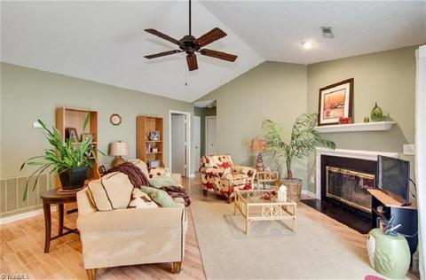 3208 Pipers Way, High Point, NC 27265 photo 2