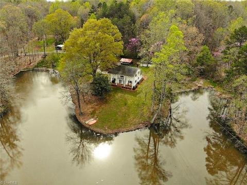260 Willow Bend Way, Dobson, NC 27017 photo 1