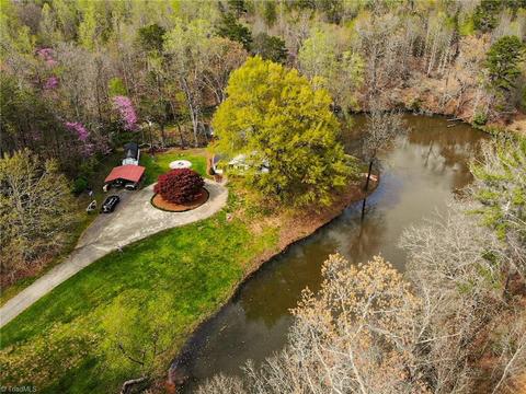 260 Willow Bend Way, Dobson, NC 27017 photo 2