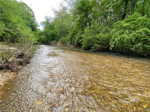 114 Lightning Ln, Pilot Mountain, NC 27041 photo 5