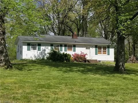 114 Lightning Ln, Pilot Mountain, NC 27041 photo 1