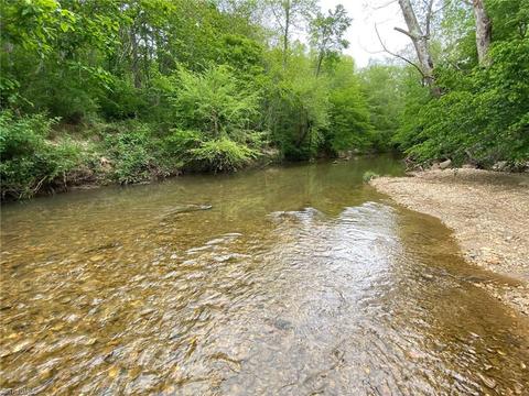 114 Lightning Ln, Pilot Mountain, NC 27041 photo 6