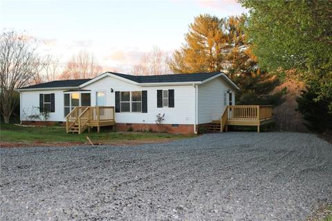 116 Fox Run Ln, Pilot Mountain, NC 27041 photo 2