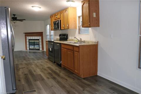 116 Fox Run Ln, Pilot Mountain, NC 27041 photo 6
