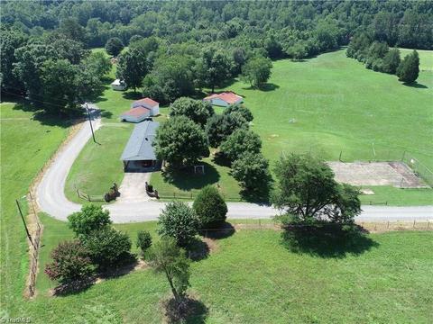 228 Couch Rd, Elkin, NC 28621 photo 2