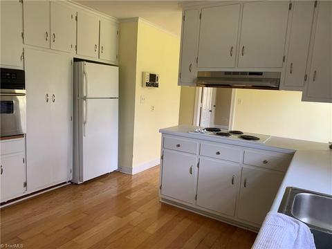 1707 Windsor Dr, High Point, NC 27262 photo 4