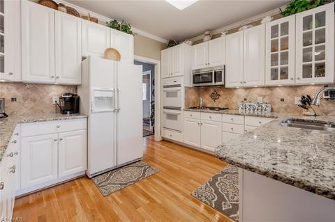 4000 Baytree Ct, High Point, NC 27265 photo 9