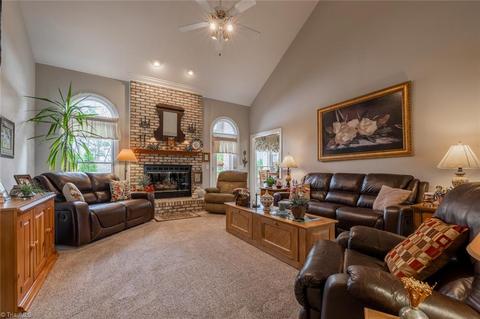 4000 Baytree Ct, High Point, NC 27265 photo 3