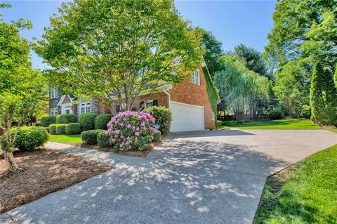 8025 Glengarriff Rd, Clemmons, NC 27012 photo 2