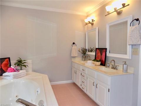 8025 Glengarriff Rd, Clemmons, NC 27012 photo 12