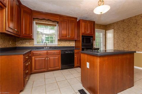 928 Sheffield Rd, Harmony, NC 28634 photo 2