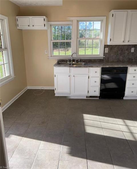 2876 Perch Rd, Pinnacle, NC 27043 photo 3
