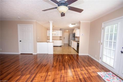 2921 Eagle Point Dr, Trinity, NC 27370 photo 4