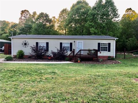 2921 Eagle Point Dr, Trinity, NC 27370 photo 1