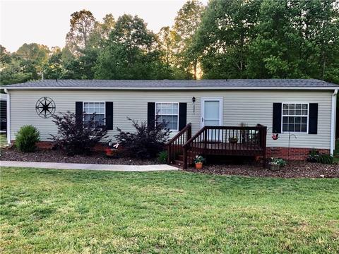 2921 Eagle Point Dr, Trinity, NC 27370 photo 2