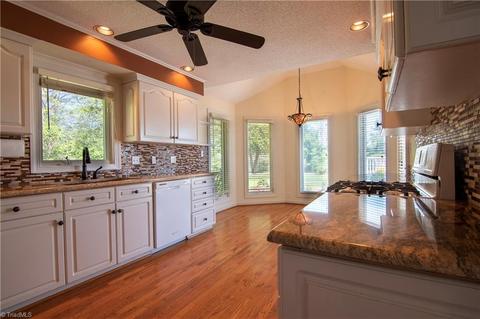 176 Troon Ave, Roaring Gap, NC 28668 photo 8