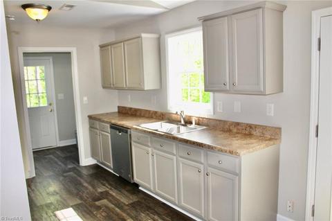 304 Wray St, Mayodan, NC 27027 photo 2