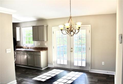 304 Wray St, Mayodan, NC 27027 photo 4