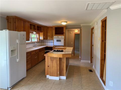 110 Mowery Dr, High Point, NC 27262 photo 5