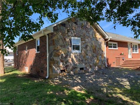 110 Mowery Dr, High Point, NC 27262 photo 2