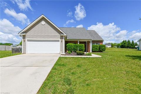 1231 Hampton Park Dr, High Point, NC 27265 photo 1