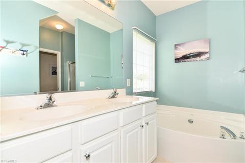 1231 Hampton Park Dr, High Point, NC 27265 photo 11