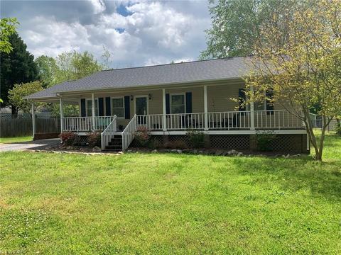 4463 Hunters Run, Trinity, NC 27370 photo 1