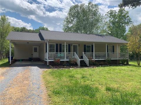 4463 Hunters Run, Trinity, NC 27370 photo 2