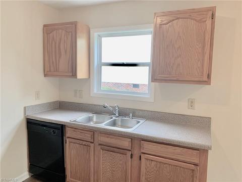 2706 Reginald Ct, High Point, NC 27260 photo 11