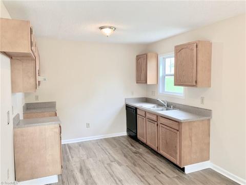 2706 Reginald Ct, High Point, NC 27260 photo 10