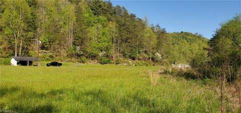 571 Big Ivy Rd, Purlear, NC 28665 photo 6