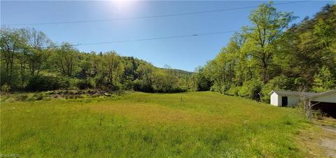 571 Big Ivy Rd, Purlear, NC 28665 photo 5