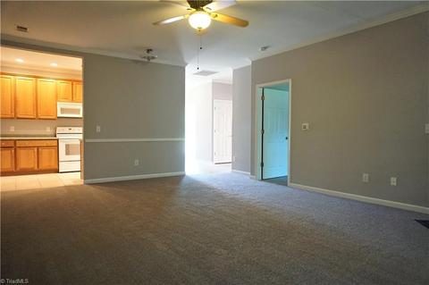 406 Northbridge Dr, High Point, NC 27265 photo 4