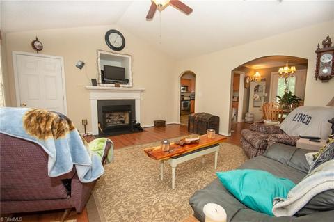 101 Brookleigh Ct, Trinity, NC 27370 photo 3