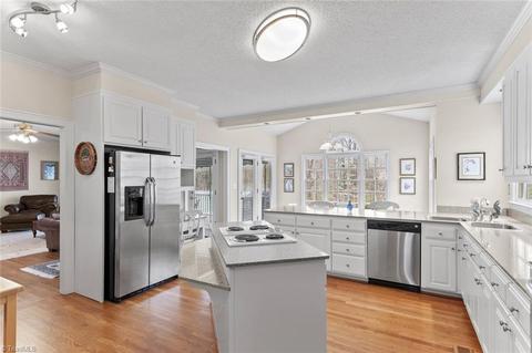 1308 Georgetown Ct, High Point, NC 27262 photo 6