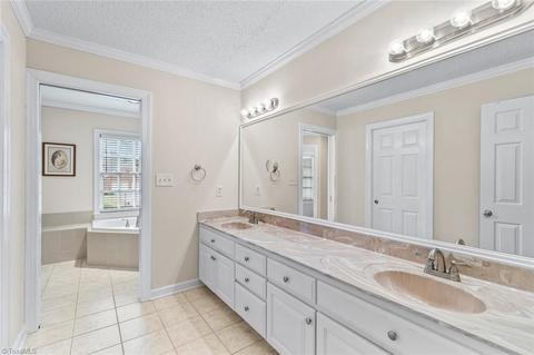 1308 Georgetown Ct, High Point, NC 27262 photo 13
